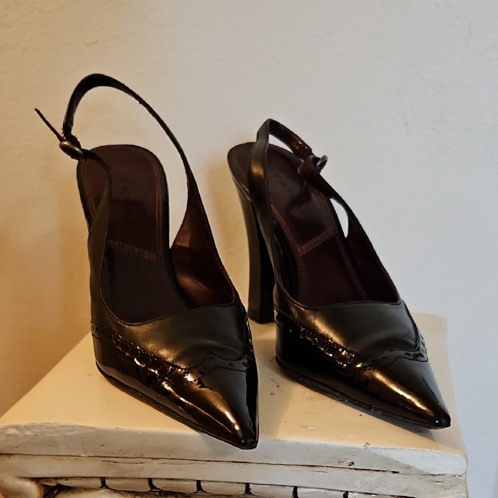 Tahari Black Classic Heels with Polished Finish